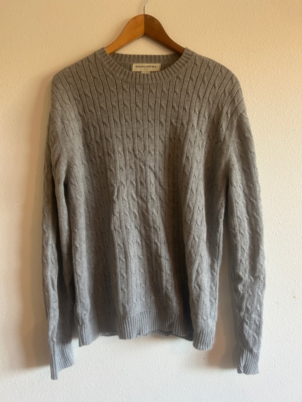 Banana Republic Light Gray Cable-Knit Crewneck Sweater size L